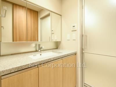 LIBRGRANT西新宿の写真 パウダールーム ※10階の同じ間取タイプを撮影。仕様が異なることがあります。