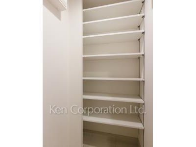 広尾ヴィラスクエアの写真 シューズインクローゼット