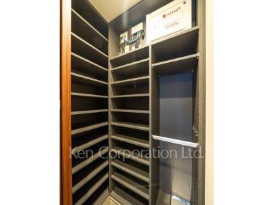 クラス青山の写真 シューズインクローゼット ※14階の同じ間取タイプを撮影。仕様が異なることがあります。