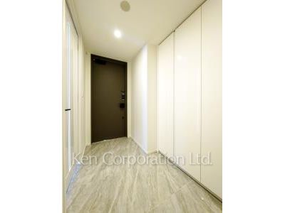 玄関 ※11階の同じ間取タイプを撮影。仕様が異なることがあります。