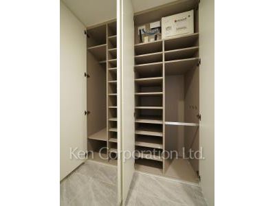 クラス青山の写真 シューズクローゼット ※7階の同じ間取タイプを撮影。仕様が異なることがあります。