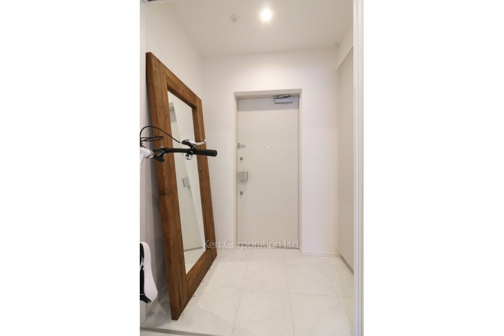 ライオンズフォーシア白金高輪の写真 玄関　※MODEL ROOM ※2階の同じ間取タイプを撮影。仕様が異なることがあります。