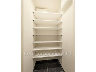 Coteau Nishi Azabuの写真 シューズインクローゼット ※5階の同じ間取タイプを撮影。仕様が異なることがあります。