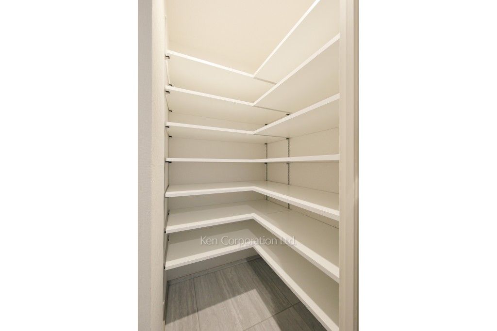 Coteau Nishi Azabuの写真 シューズインクローゼット ※12階の同じ間取タイプを撮影。仕様が異なることがあります。