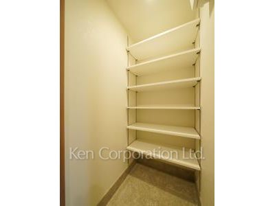 M白金台の写真 シューズインクローゼット ※11階の同じ間取タイプを撮影。仕様が異なることがあります。