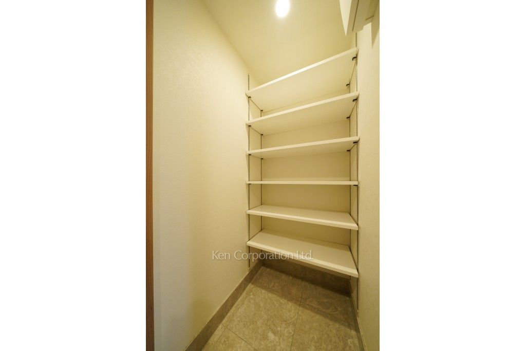 M白金台の写真 シューズインクローゼット ※11階の同じ間取タイプを撮影。仕様が異なることがあります。