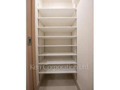 オーパスレジデンス銀座イーストの写真 シューズインクローゼット