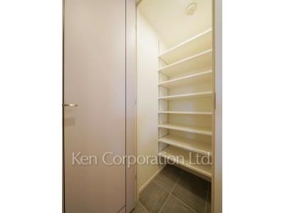 シューズインクローゼット ※5階の同じ間取タイプを撮影。仕様が異なることがあります。