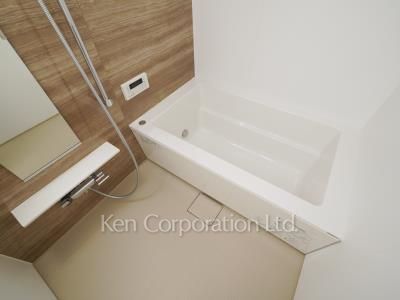 バスルーム ※5階の同じ間取タイプを撮影。仕様が異なることがあります。