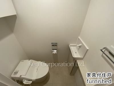 トイレ　※家具付住戸 ※7階の同じ間取タイプを撮影。仕様が異なることがあります。（8階・1LDK）  ※写真の無断転載禁止
