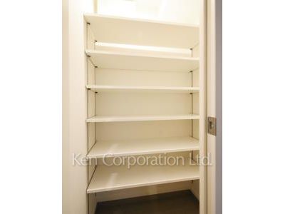 プリマリード南青山の写真 シューズインクローゼット ※6階の同じ間取タイプを撮影。仕様が異なることがあります。