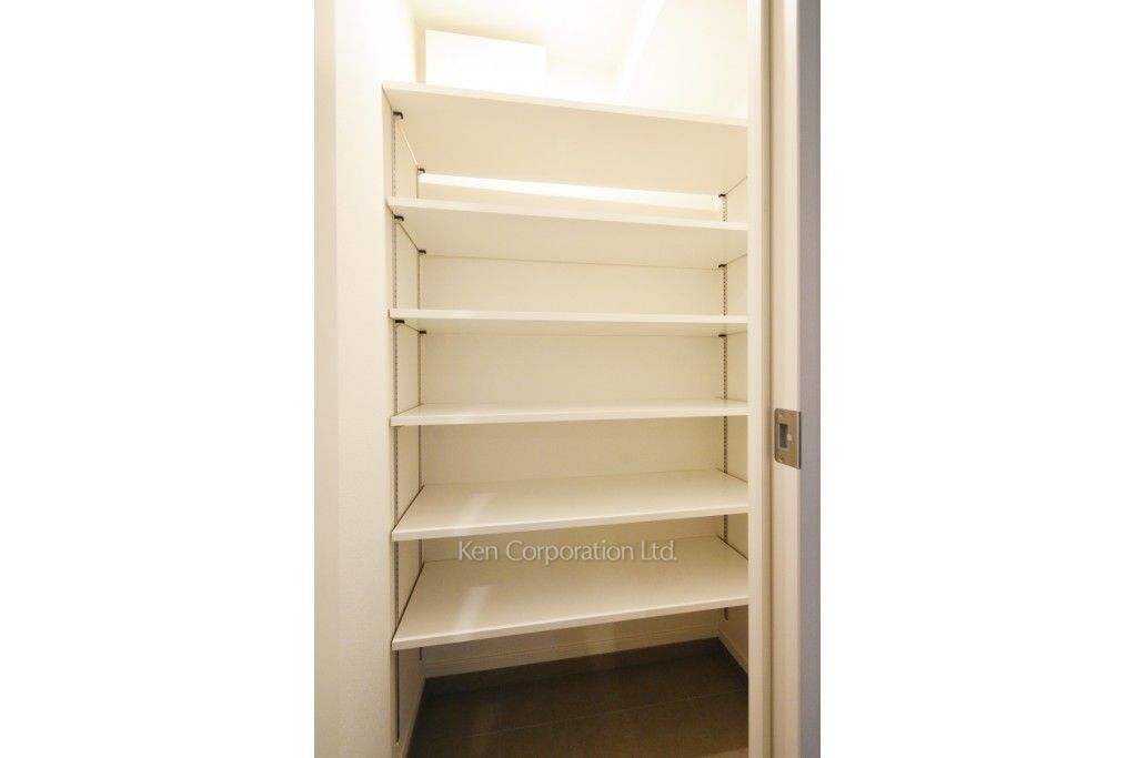 プリマリード南青山の写真 シューズインクローゼット ※6階の同じ間取タイプを撮影。仕様が異なることがあります。