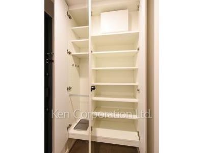 プリマリード南青山の写真 シューズクローゼット