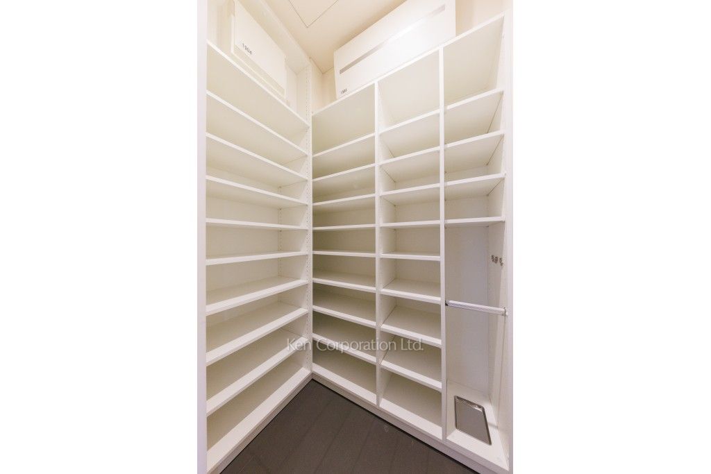 虎ノ門ヒルズ レジデンシャルタワーの写真 シューズインクローゼット