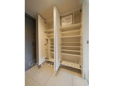 OP.St.Mの写真 シューズクローゼット ※3階の同じ間取タイプを撮影。仕様が異なることがあります。