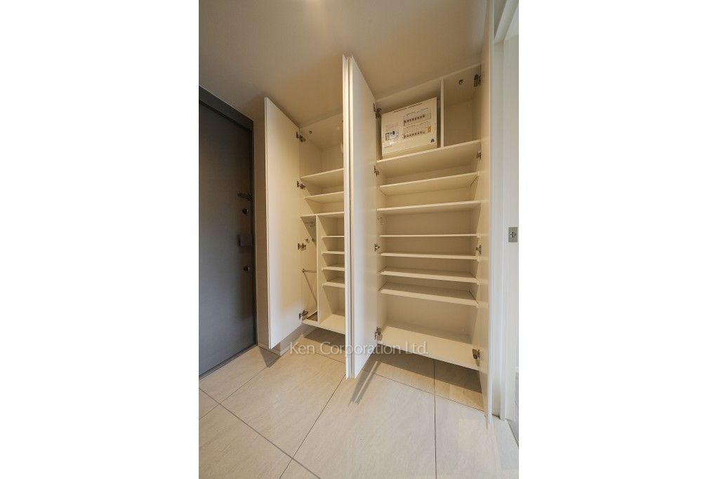 OP.St.Mの写真 シューズクローゼット ※3階の同じ間取タイプを撮影。仕様が異なることがあります。