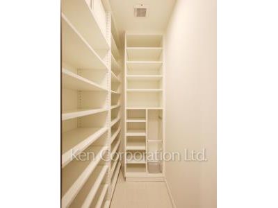 ラ・トゥール新宿アネックスの写真 シューズインクローゼット ※8階の同じ間取タイプを撮影。仕様が異なることがあります。