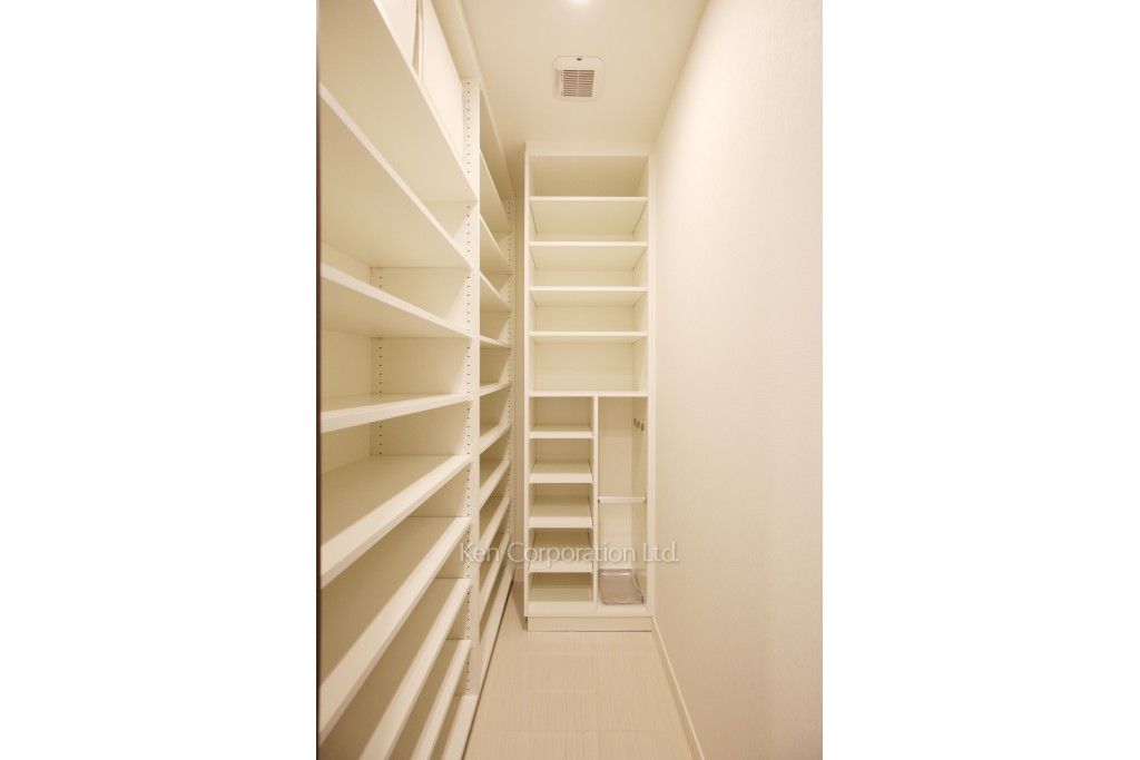 ラ・トゥール新宿アネックスの写真 シューズインクローゼット ※8階の同じ間取タイプを撮影。仕様が異なることがあります。