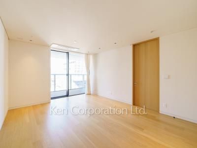 居室（LDなど） ※13階の同じ間取タイプを撮影。仕様が異なることがあります。