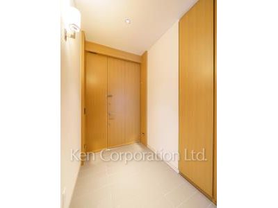 玄関 ※13階の同じ間取タイプを撮影。仕様が異なることがあります。