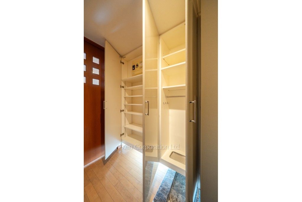 オーキッドレジデンス六本木の写真 シューズクローゼット