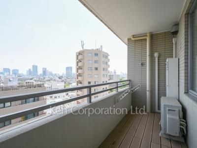 ファミールグラン西麻布パークアヴェニューの写真 ウッドバルコニー