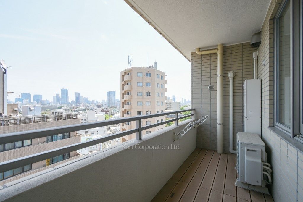 ファミールグラン西麻布パークアヴェニューの写真 ウッドバルコニー