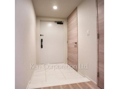 玄関 ※写真・画像は実際と異なる場合がございます。部屋写真は同一タイプのものです。（ただし、画像中にタイプ名の記載がある場合はその記載内容を優先します。）