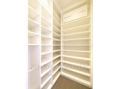 虎ノ門ヒルズ レジデンシャルタワーの写真 シューズインクローゼット