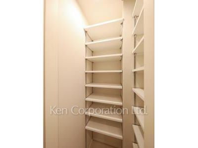 オアーゼ新宿市谷薬王寺の写真 シューズインクローゼット ※6階の同じ間取タイプを撮影。仕様が異なることがあります。