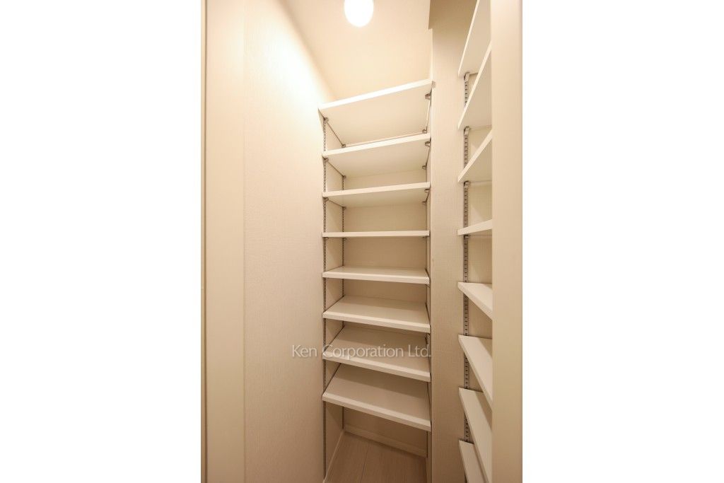 オアーゼ新宿市谷薬王寺の写真 シューズインクローゼット ※6階の同じ間取タイプを撮影。仕様が異なることがあります。