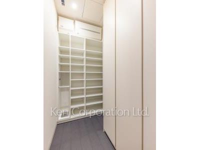 虎ノ門ヒルズ レジデンシャルタワーの写真 シューズインクローゼット