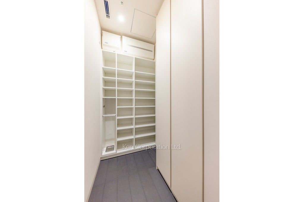 虎ノ門ヒルズ レジデンシャルタワーの写真 シューズインクローゼット