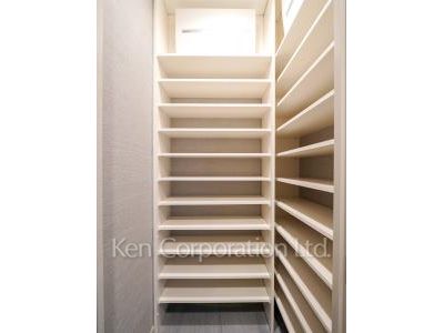 東京ミッドタウン八重洲 八重洲セントラルスクエアの写真 シューズクローゼット