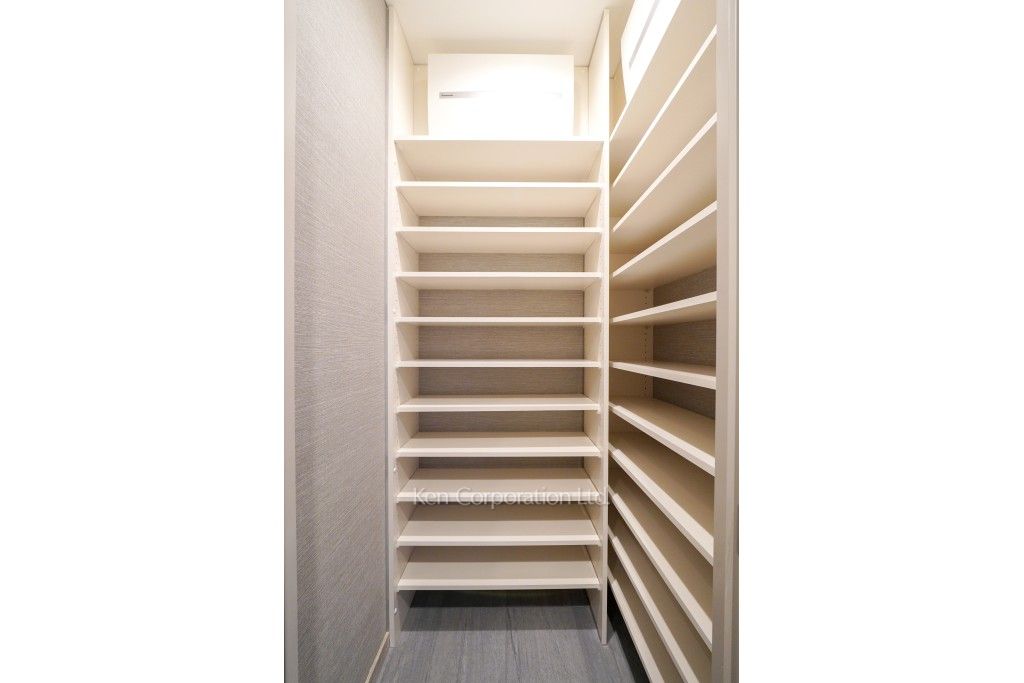 東京ミッドタウン八重洲 八重洲セントラルスクエアの写真 シューズクローゼット