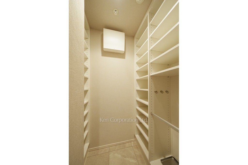 ルフォンプログレ渋谷ヒルトップの写真 シューズインクローゼット ※17階の同じ間取タイプを撮影。仕様が異なることがあります。