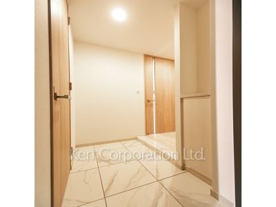 玄関 ※写真・画像は実際と異なる場合がございます。部屋写真は同一タイプのものです。（ただし、画像中にタイプ名の記載がある場合はその記載内容を優先します。）