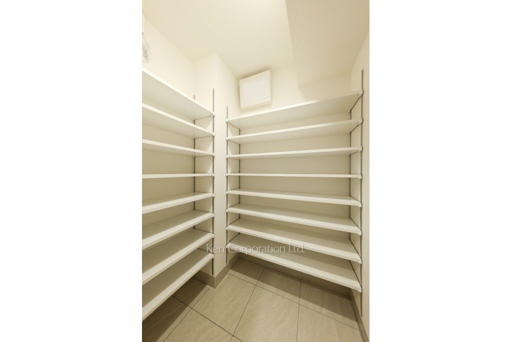 LIBR GRANT 四谷三丁目の写真 シューズインクローゼット ※2階の同じ間取タイプを撮影。仕様が異なることがあります。