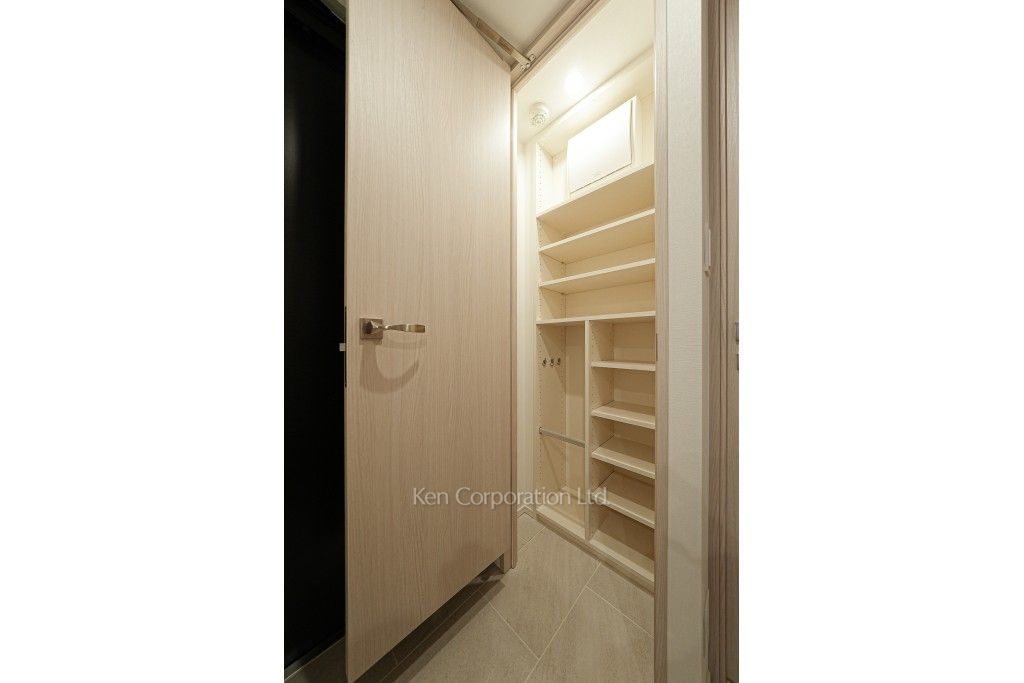 ザ・パークハビオ渋谷クロスの写真 シューズインクローゼット ※8階の同じ間取タイプを撮影。仕様が異なることがあります。