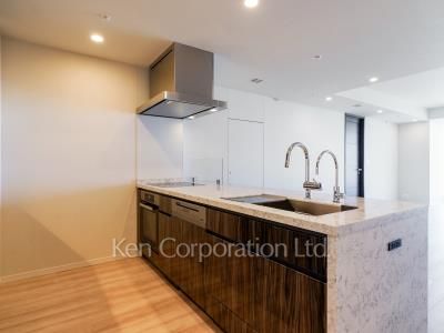 ラ・トゥール新宿ファーストの写真 キッチン ※26階の同じ間取タイプを撮影。仕様が異なることがあります。