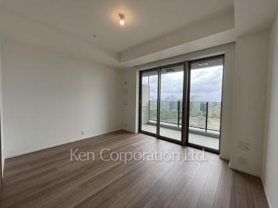 パークタワー勝どきサウスの写真 居室（LDなど） ※49階の同じ間取タイプを撮影。仕様が異なることがあります。