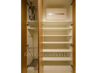 マジェスティハウス新宿御苑パークナードの写真 シューズクローゼット