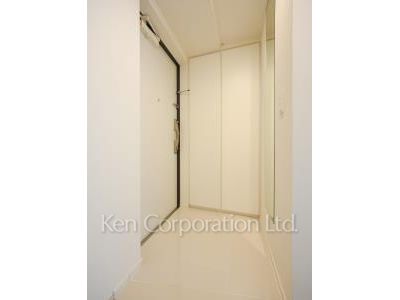 コンフォリア東新宿の写真 玄関 ※3階の同じ間取タイプを撮影。仕様が異なることがあります。