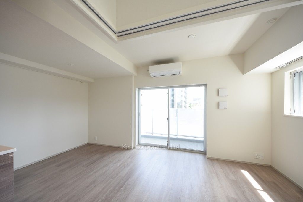 コンフォリア東新宿の写真 居室（LDなど） ※6階の同じ間取タイプを撮影。仕様が異なることがあります。