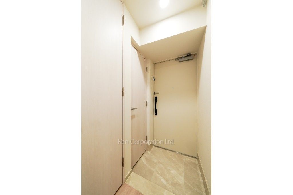 市谷台町坂フロントの写真 玄関 ※2階の同じ間取タイプを撮影。仕様が異なることがあります。