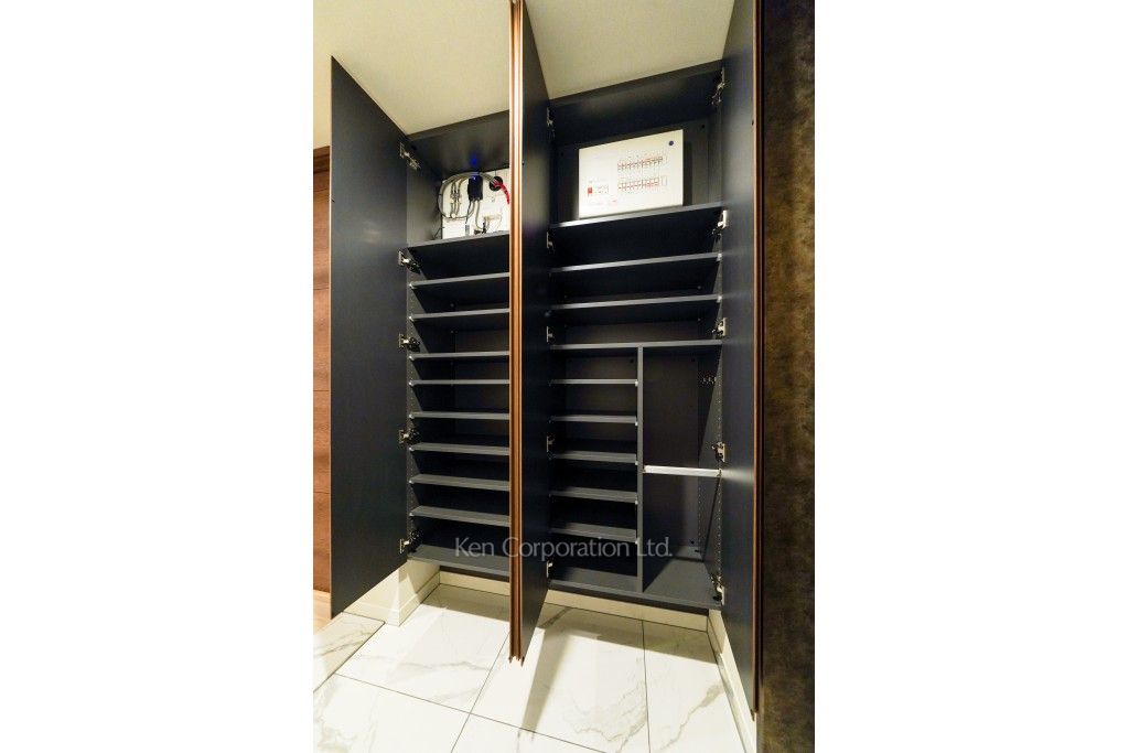 ラ・トゥール新宿ファーストの写真 シューズクローゼット ※23階の同じ間取タイプを撮影。仕様が異なることがあります。