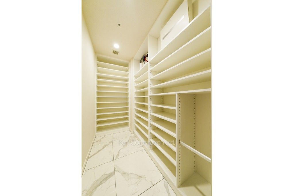 ラ・トゥール新宿ファーストの写真 シューズインクローゼット ※29階の同じ間取タイプを撮影。仕様が異なることがあります。