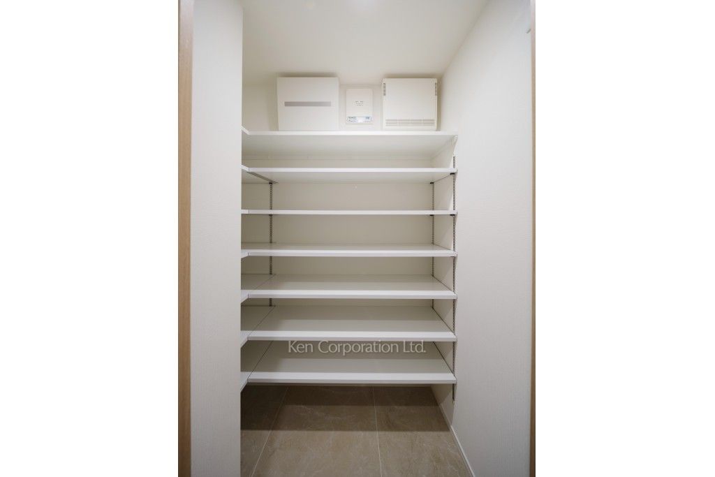 リビオレジデンス西麻布の写真 シューズインクローゼット ※21階の同じ間取タイプを撮影。仕様が異なることがあります。