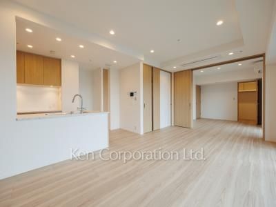 居室（LDなど） ※20階の同じ間取タイプを撮影。仕様が異なることがあります。