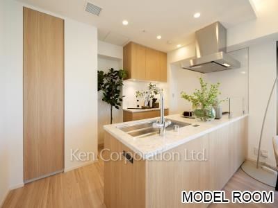 キッチン　※MODEL ROOM ※20階の同じ間取タイプを撮影。仕様が異なることがあります。